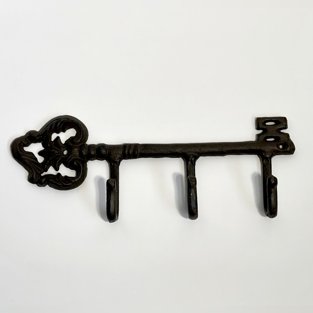 Rustic Cast Iron Skeleton Key Shape Hook Hanger Antique Style 3 Hook Hanger